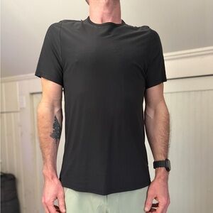 Lululemon Ultra Soft Nulu T-Shirt BLK